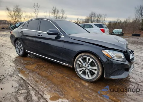 2018 Mercedes-Benz C 300 z USA, uszkodzony, nr VIN 55SWF4JB5JU281164